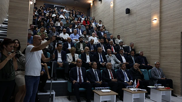 Çocukluk Gösterilerinden Üniversite Amfisine: Kenan Işık'a Vefa