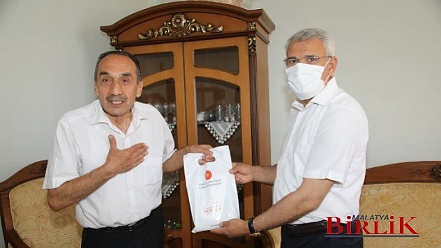 Cumhurbaşkanı Erdoğan'ın Emanetini Başkan Güder Teslim Etti