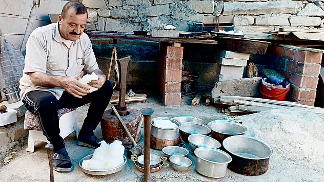 Darende'nin Son Kalaycısı Mesleğini Evinde Sürdürüyor