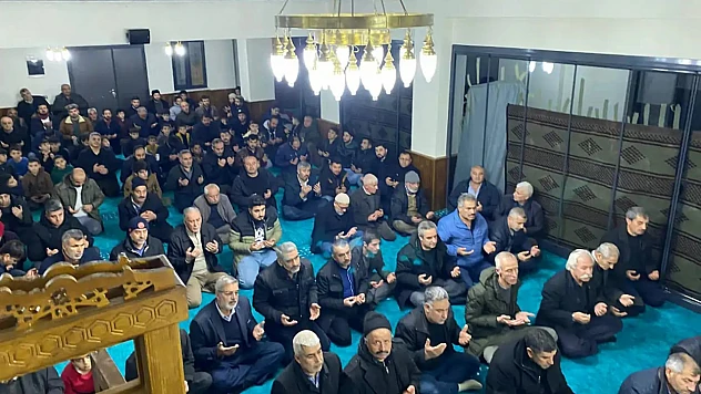 Depremde Yıkılan Ve Yeniden Yapılan Evliyaoğlu Camii Dualarla İbadete Açıldı