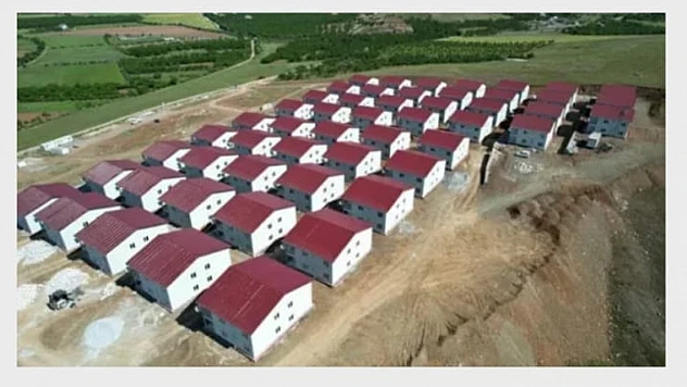 Depremzedeler Konteynerlerde, Ahbap Evleri Boş: Neden Teslim Edilmiyor?