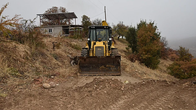 Doğanşehir'de Yol, Altyapı ve Sosyal Projeler Hız Kesmeden Sürüyor