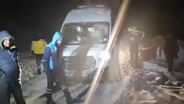 Ekipler Karlı Yolu Aşarak Hastaya Ulaştı