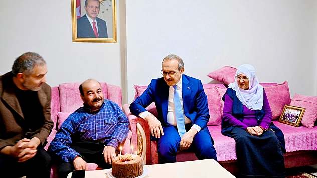 Engelli Birey Abdullah Muhan'a Anlamlı Doğum Günü Sürprizi