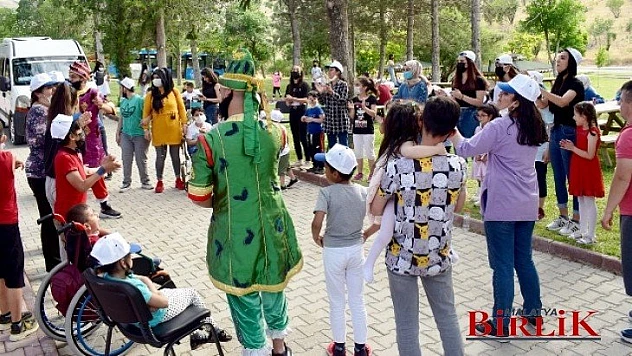 Engelli Çocuklar 'İnsan Doğasız Olmaz' Dediler