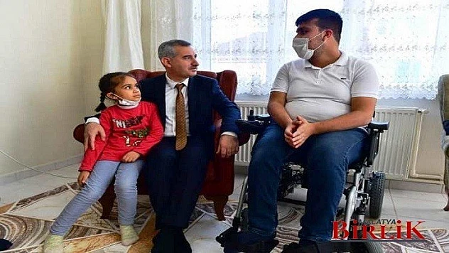 Engelli Vatandaşlara Toplamda 92 Adet Akülü Araç Teslim Etti