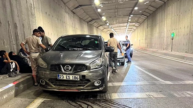 Erkenek Tüneli'nde Otomobil Kamyona Çarptı, Yol Tek Şeride Düştü