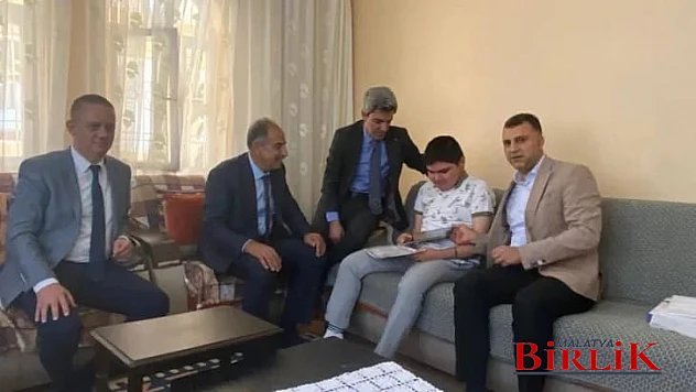 Evde Eğitim Gören Öğrenciye Diploma Sürprizi