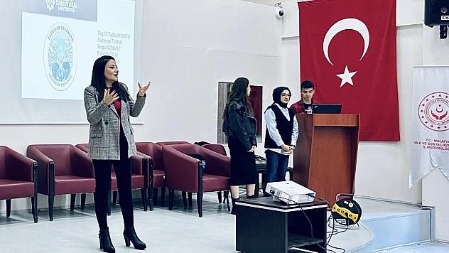 Fedakar Melekler Hemşirelik Topluluğu'ndan Seminer