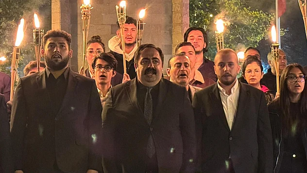 Gençler, 10 Kasım'da Atatürk'ü Meşalelerle Andı