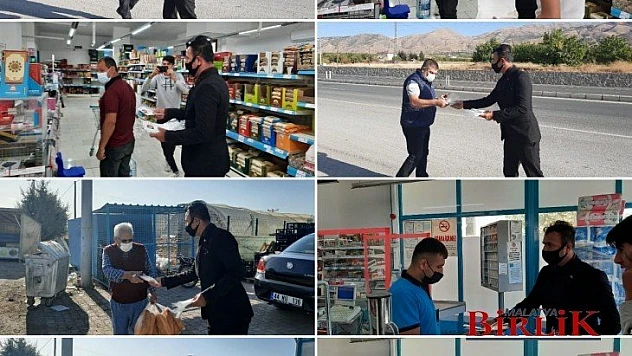 Gençler Maske Dağıtmaya Devam Ediyor