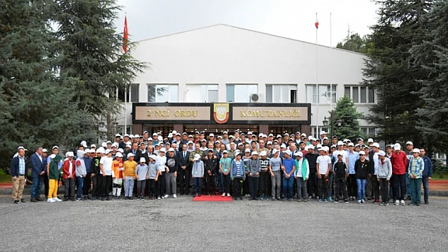 VALİ KABAN, ÖĞRENCİLERİ ÇANAKKALE'YE UĞURLADI