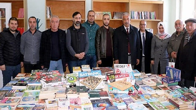 Mahalle Okuluna Kütüphane Kurdular