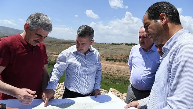 Başkan Çınar, 'Beylerderesi Şehir Parkı' İnşaat Alanında İncelemelerde Bulundu