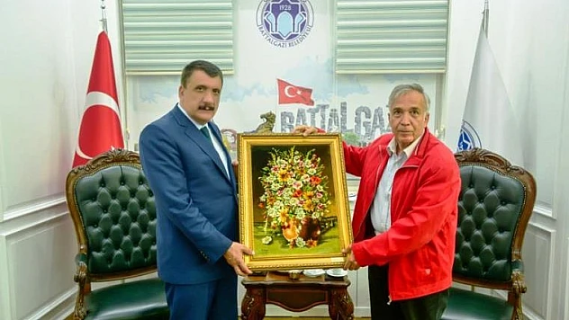 Sabah Gazetesi Yazarı Donat, Başkan Gürkan'ı Ziyaret Etti