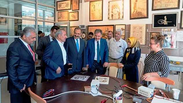 Hükûmet Erkânı Sanat Merkezi'ni Gezdi