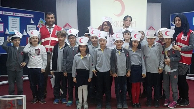 Minik Kalplerden Kızılay Haftası Kutlaması