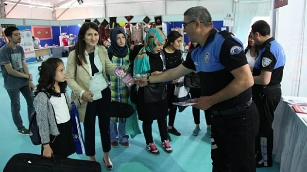 Toplum Destekli Polislik Şube Müdürlüğünden Bilinçlendirme Standı