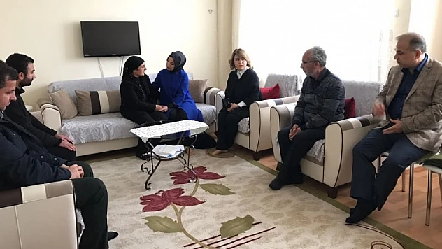 Esra Tüfenkci Şehit Ailelerinin Acısına Ortak Oldu