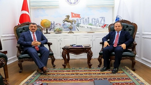 Baro Başkanı Han'dan Gürkan'a Övgü