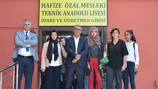 120 Okulda Yazar-Öğrenci Buluşması