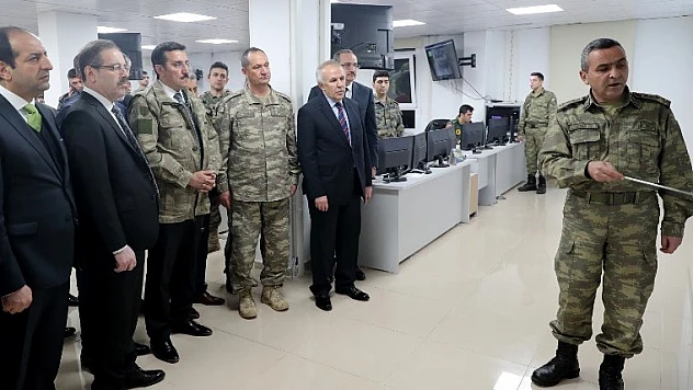 Bakan Tüfenkci, Hatay'da Zeytin Dalı Harekât Merkezini Ziyaret Etti