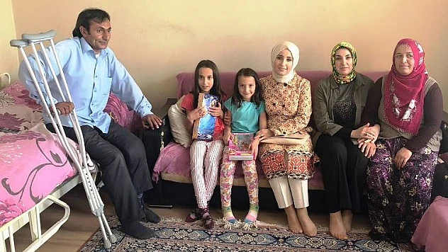 Esra Tüfenkci Ve Neriman Kaban, Aile Ziyaretleri