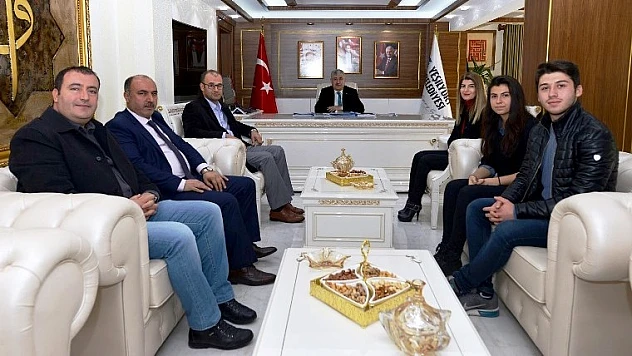 Başkan Polat, Geleceğin Bilim Adamlarını Makamında Ağırladı