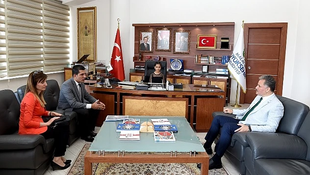 Kevser Bucak, Büyükşehir Belediye Başkanlığı Makamına Oturdu