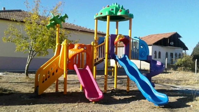 İlçe Ve Kırsal Mahallere 130 Adet Çocuk Oyun Grubu