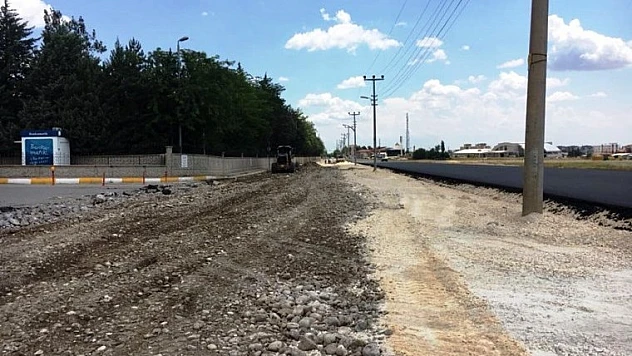 OSB Yolunda Birinci Şeridin Asfaltı Serildi