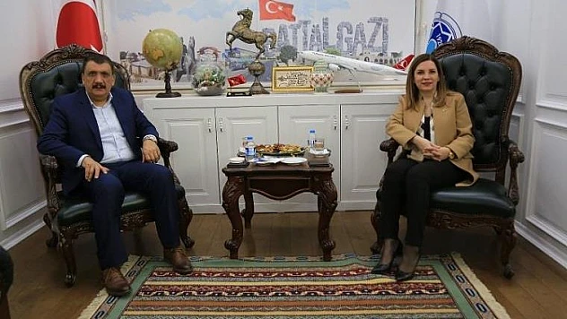 MHP İstanbul Milletvekili Erdem, Başkan Gürkan'ı Ziyaret Etti