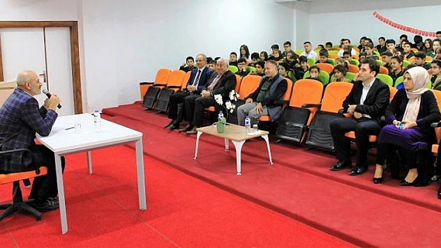 MÜSİAD Başkanı Kalan Öğrencilerle Buluştu