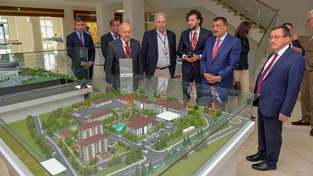 Backhaus, 'Sizin 4 Yılda Yaptıklarınızı, Biz 4 Yılda Planlıyoruz'