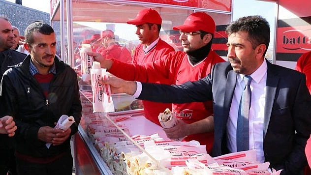 Malatya Stadyumu'nda 27 Bin 44 Çiğ Köfte Dağıtıldı