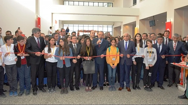 Vali Kaban, 12. Ortaokul Öğrencileri Araştırma Projelerine Katıldı