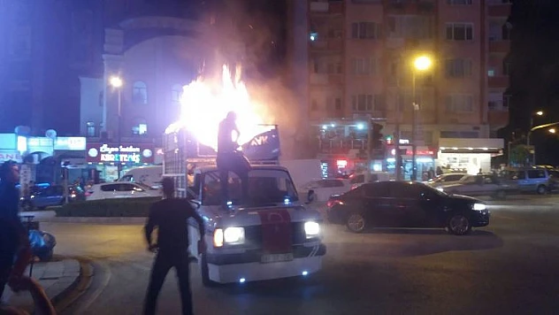 Seyir Halinde Olan Kamyonet Bir Anda Alev Aldı