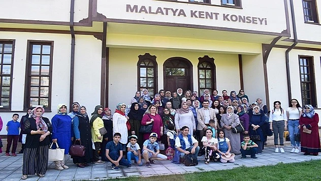 Kadınlar Tekne Turu İle Farklı Bir Gün Yaşadılar