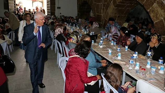 Anneler Günü Nedeniyle Hekimhan'da Program Düzenlendi