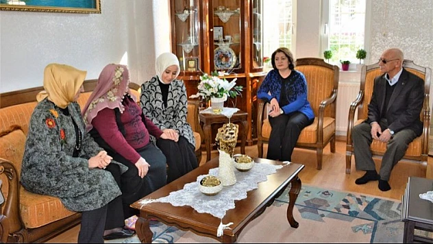 Esra Tüfenkci Ve Neriman Kaban'dan Şehit Ailelerine Ziyaret