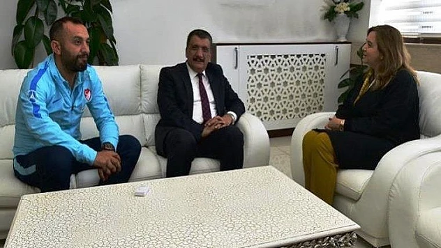 Ampute Milli Futbol Takımın Kalecisi Karadağ, Başkan Gürkan'ı Ziyaret Etti