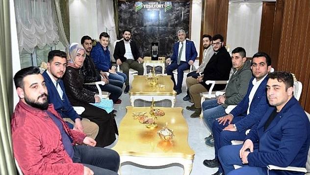 Kutlu Davamızın Neferleriyiz