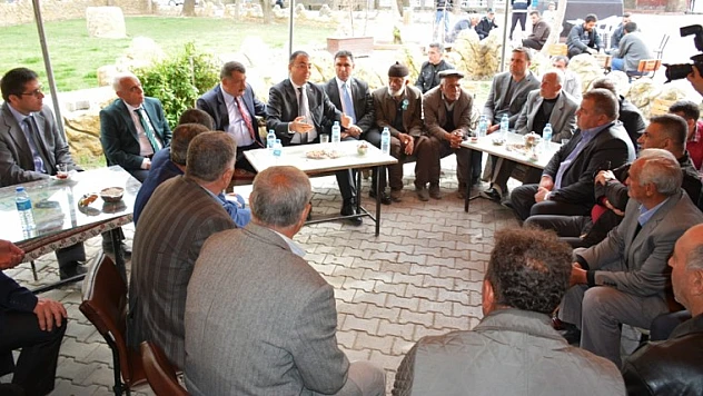 Vali Toprak, Vatandaşlarla Sohbet Etti