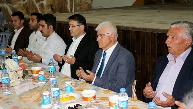 Hekimhan Belediyesi Halka İftar Verdi