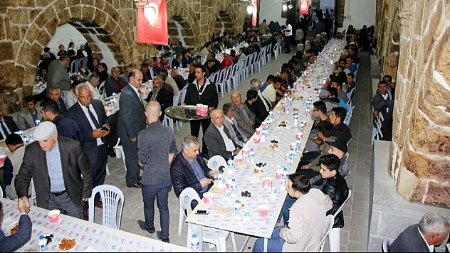 Hekimhan Belediyesi Halka İftar Verdi