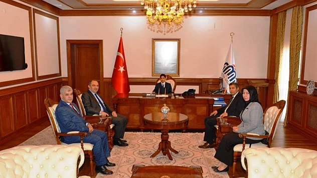 Vali Kaban Koltuğunu Küçük Vali Buluş'a Devretti