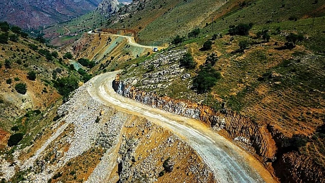 Büyükşehir Belediyesi Yol Açmaya Devam Ediyor