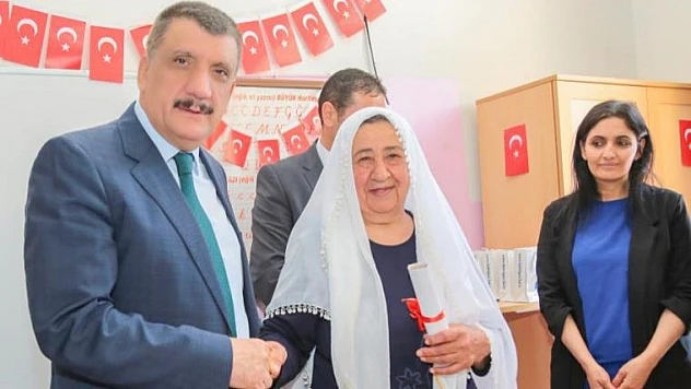 32 Kadın Kursiyere 'Okur-Yazarlık' Belgesi Verildi