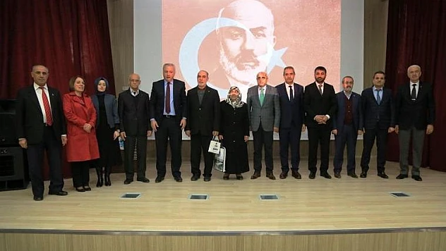 'Mehmet Akif Ersoy Ve Gençlik' Konulu Konferans Gerçekleştirildi