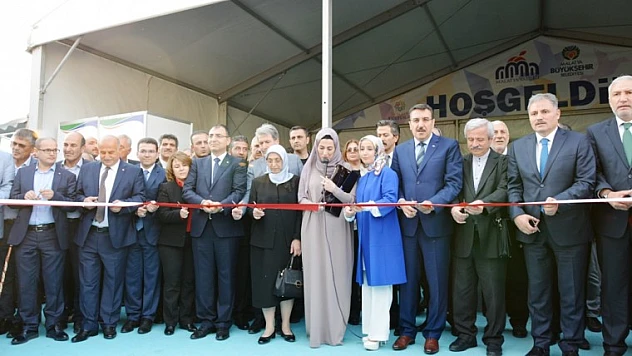 Vali Toprak Kitap Fuarının Açılışına Katıldı